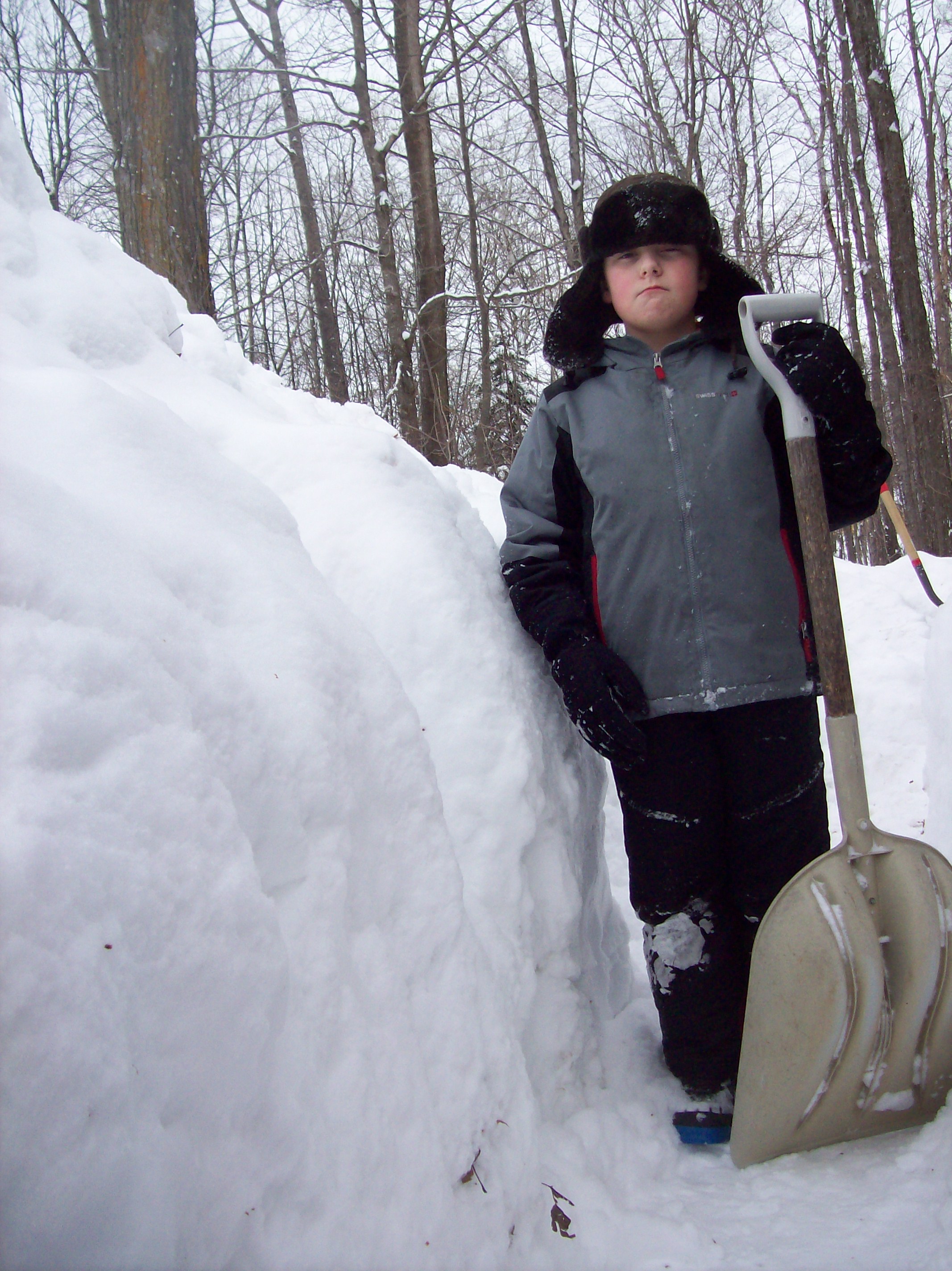 digging snow fort